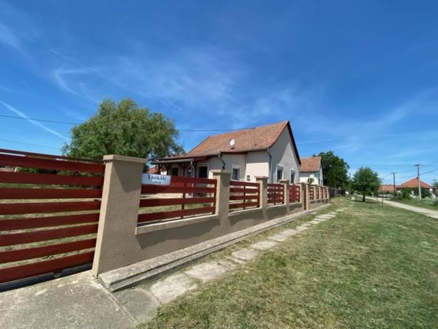 Magic Vendégház Abádszalók Exterior foto